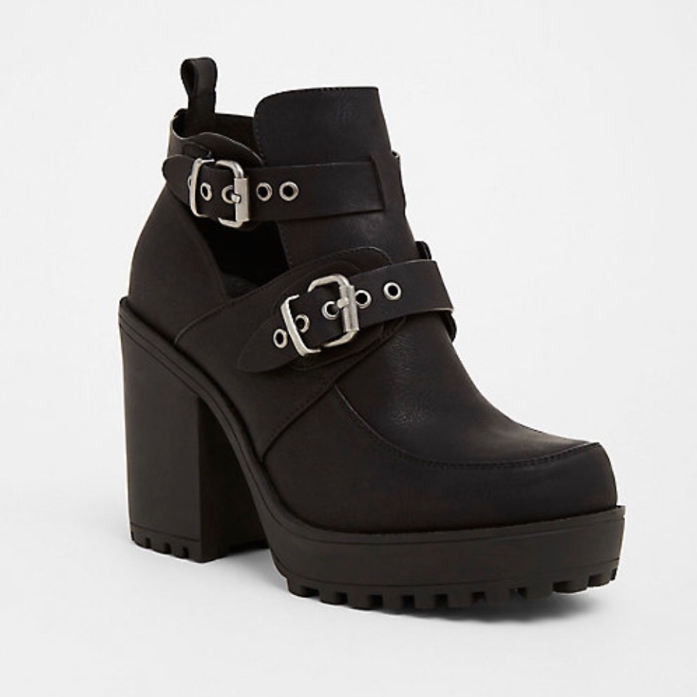 Oxford cutout booties